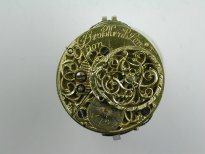 Abb. 6: Vergoldete Spindeltaschenuhr, Ferdinand oder Joseph Burckhard, Friedberg, um 1770-80, Rckplatine